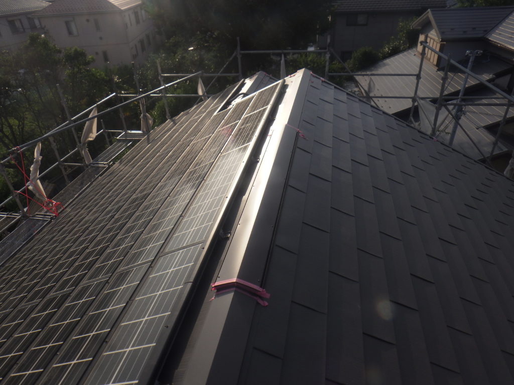 太陽光発電　金属屋根葺き替え　完成